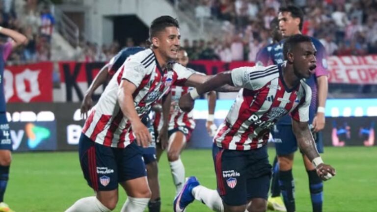 Junior celebró en Barranquilla tras vencer 2-1 a Fortaleza en la Liga BetPlay junior