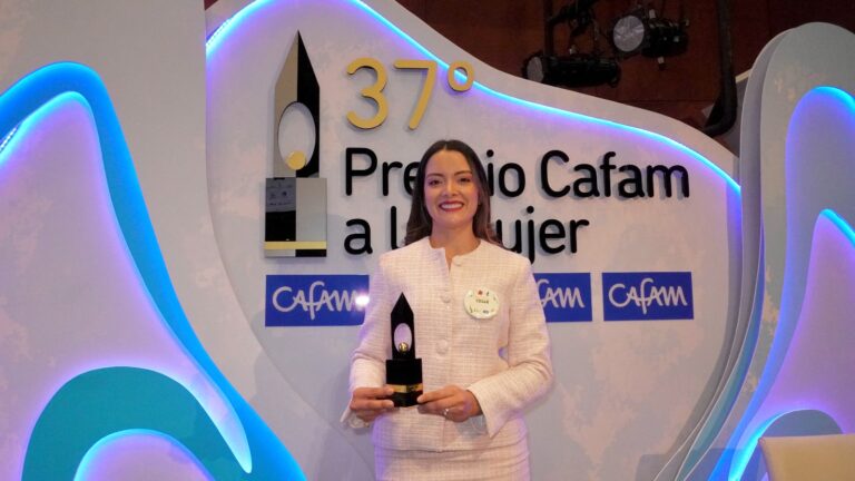 Julieth Peraza recibe reconocimiento como mujer Cafam Cesar 2026 mujer cafam