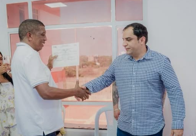 Micher Pérez Fuentes recibió este 14 de mayo la credencial oficial que lo acredita como alcalde electo de Fonseca.