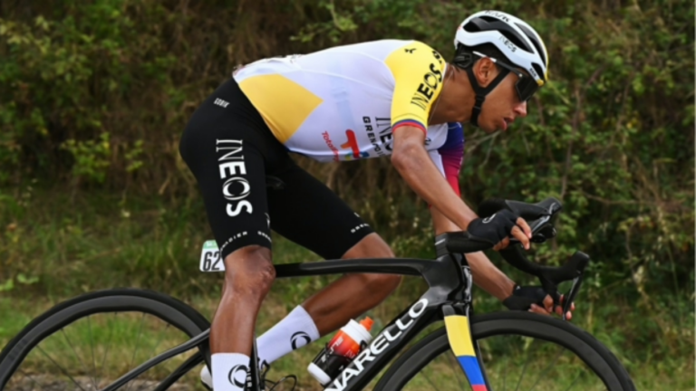 El colombiano Egan Bernal se mantiene en la pelea tras la etapa 15 egan bernal como debe ser
