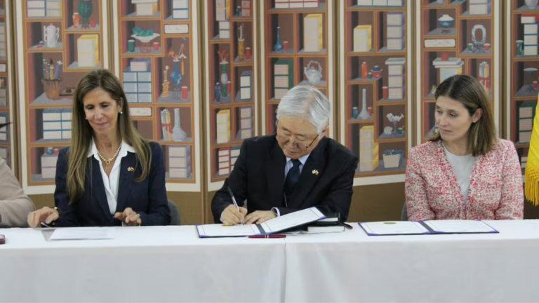 Embajada de Corea del Sur firma acuerdo para enseñar idioma coreano en colegios colombianos corea del sur