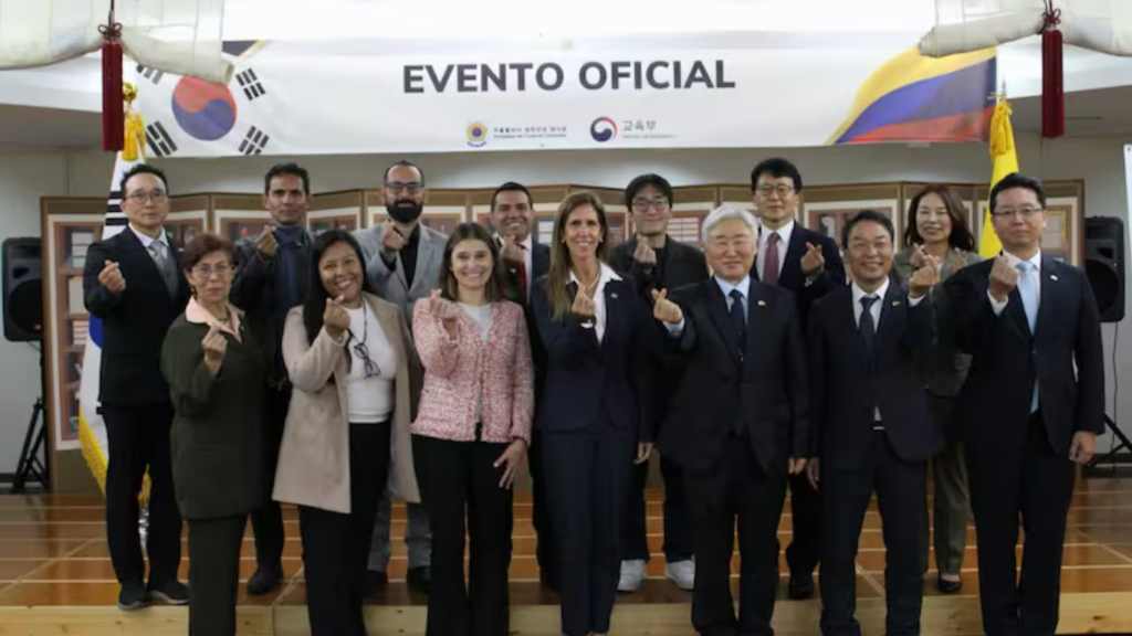 Embajada de Corea del Sur firma acuerdo para enseñar idioma coreano en colegios colombianos embajada corea del sur