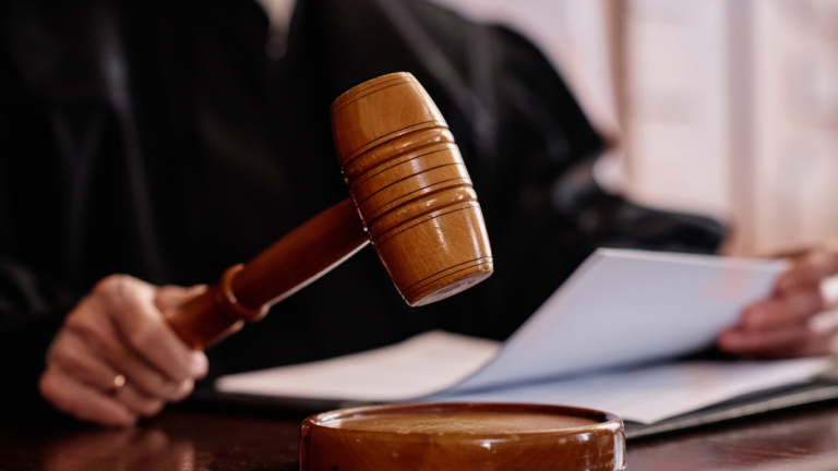 Exfiscal es condenada por simular proceso para impedir extradición de narcotraficante exfiscal
