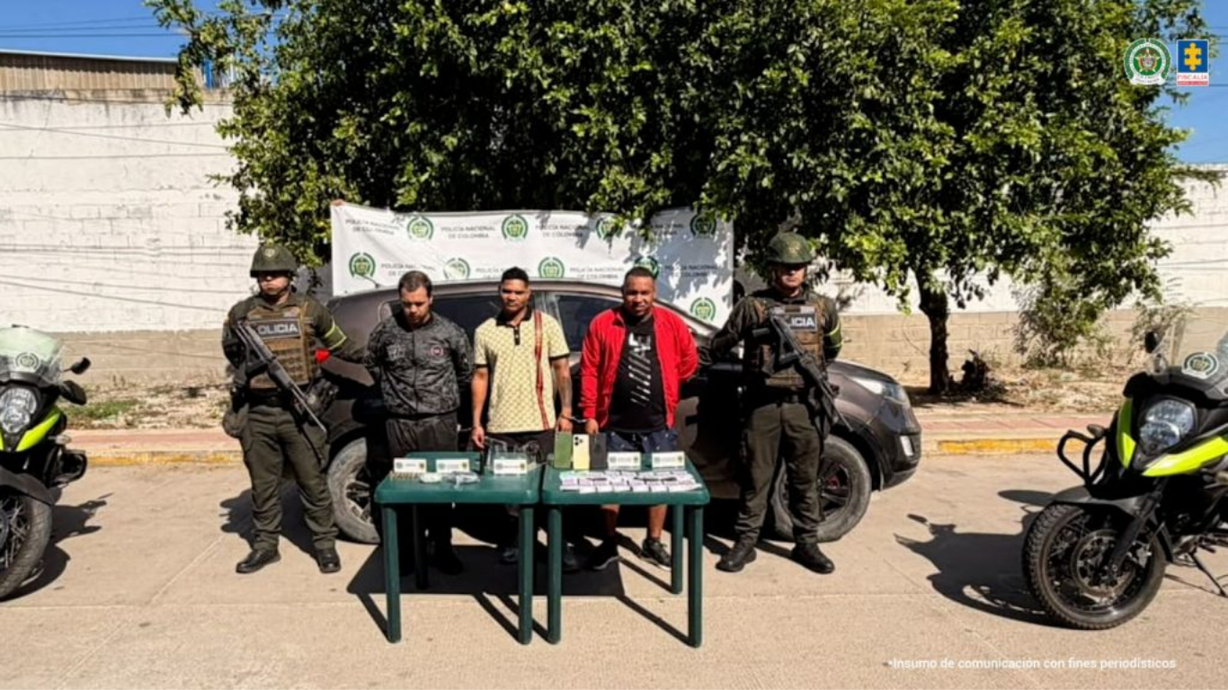 Fiscalía judicializa a tres hombres capturados con droga y armas en vía del Cesar Fiscalía