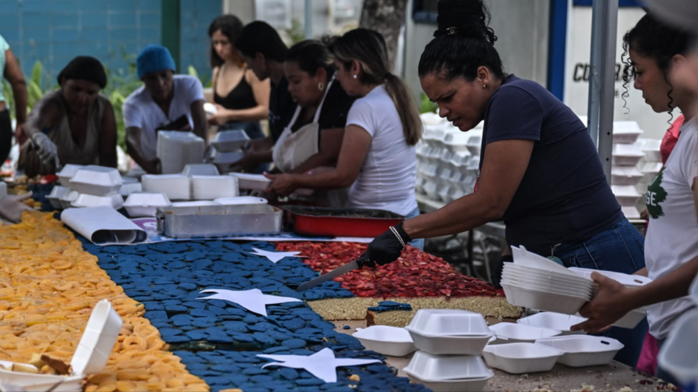 Pastel más grande de Venezuela será repartido entre niños damnificados por los sismos en La Guaira pastel