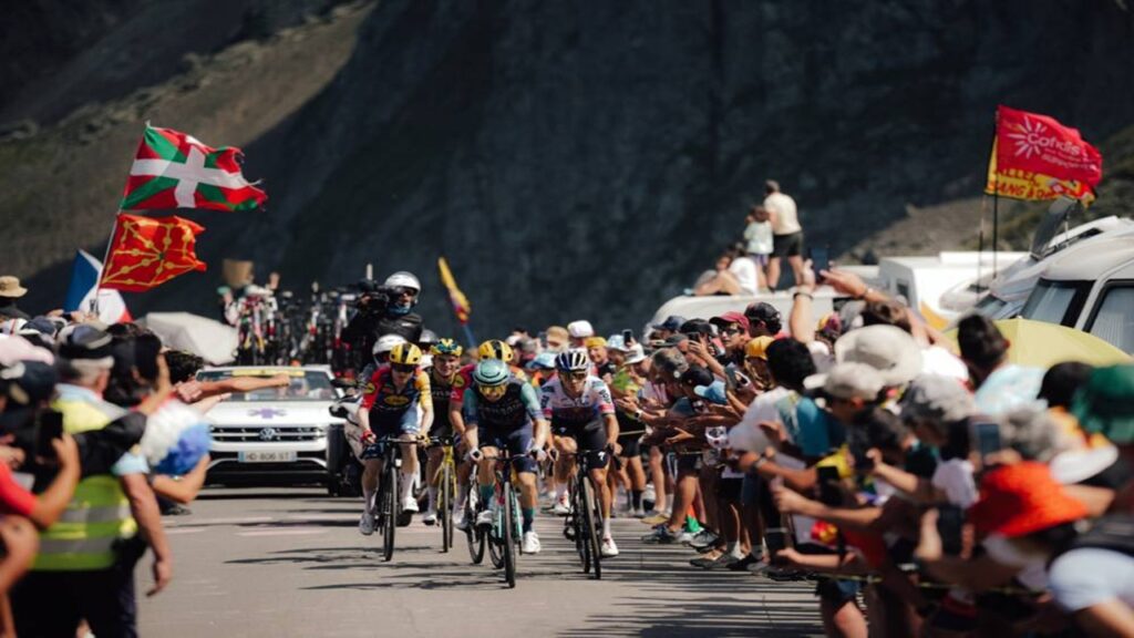 Egan Bernal asciende al puesto 11 y es el mejor colombiano tras la etapa 6 del Tour de Francia 2026 Tour de Francia 2026