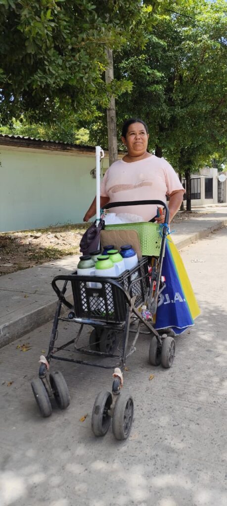 Policía Comunitaria entrega nuevo carrito a emprendedora con discapacidad en La Jagua de Ibirico Policía Comunitaria entrega nuevo carrito a emprendedora con discapacidad en La Jagua de Ibirico | RTA Noticias