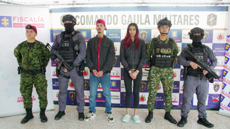 Capturan en Bogotá a pareja de extranjeros señalada de explotar sexualmente a su hija a través de internet capturan