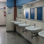 Corte Constitucional concluyó que los baños dignos hacen parte del derecho a la educación corte constitucional