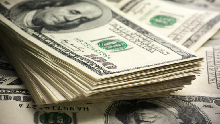 El dólar en Colombia cayó a $3.256 y alcanzó su nivel más bajo en siete años dólar