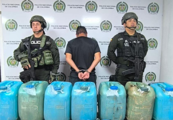 Capturan a hombre con 145 galones de gasolina de presunta procedencia ilegal en Río de Oro Hombre capturado