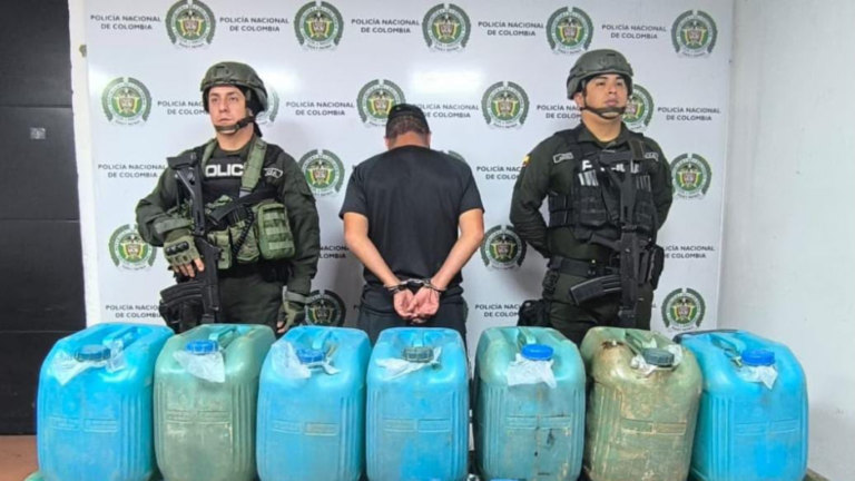 Capturan a hombre con 145 galones de gasolina de presunta procedencia ilegal en Río de Oro Hombre capturado