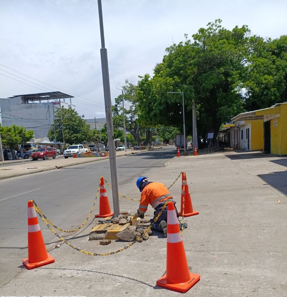ESTIV anuncia conexiones ilegales estarían causando apagones en la avenida Simón Bolívar ESTIV anuncia conexiones ilegales estarían causando apagones en la avenida Simón Bolívar | RTA Noticias