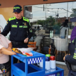 Policía Comunitaria entrega nuevo carrito a emprendedora con discapacidad en La Jagua de Ibirico policía