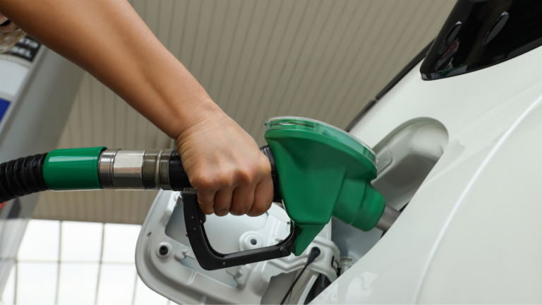 Gobierno congela gasolina y ACPM en Colombia durante septiembre Gobierno alza gasolina