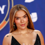 Karol G anuncia donaciones para damnificados por el terremoto en Colombia durante concierto en Los Ángeles Karol G