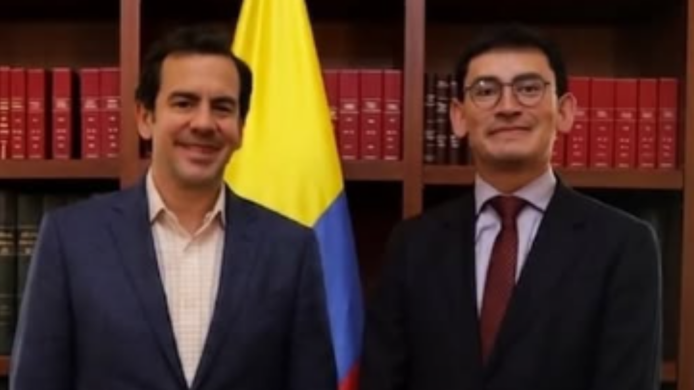 Ministro del Interior Rodrigo Lara posesionó a tres nuevos directivos en Bogotá Ministro del Interior