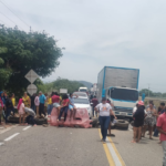 Comunidad de Valencia de Jesús bloquea la Ruta del Sol para exigir solución al colapso del alcantarillado comunidad
