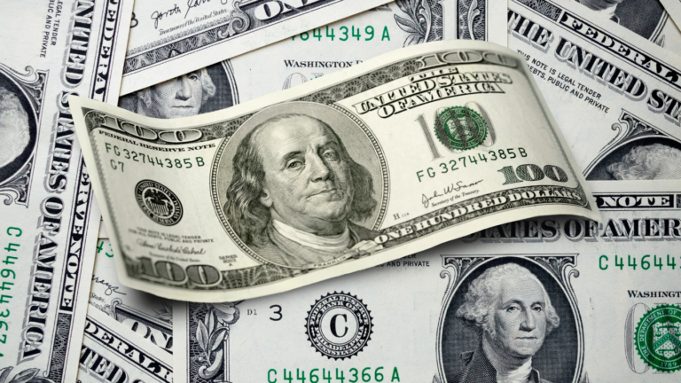 Dólar cayó en Colombia este 6 de agosto tras una jornada marcada por nuevas bajas en el mercado cambiario dólar