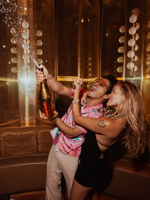 Karol G desata rumores de romance con Bruno Mars tras publicar nuevas fotografías | RTA Noticias
