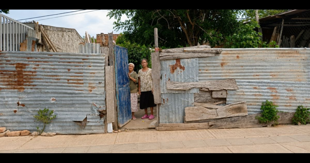 Cuando llueve, ellas no duermen… se mojan: la historia de dos hermanas que inspira a Valledupar Cuando llueve, ellas no duermen… se mojan: la historia de dos hermanas que inspira a Valledupar | RTA Noticias