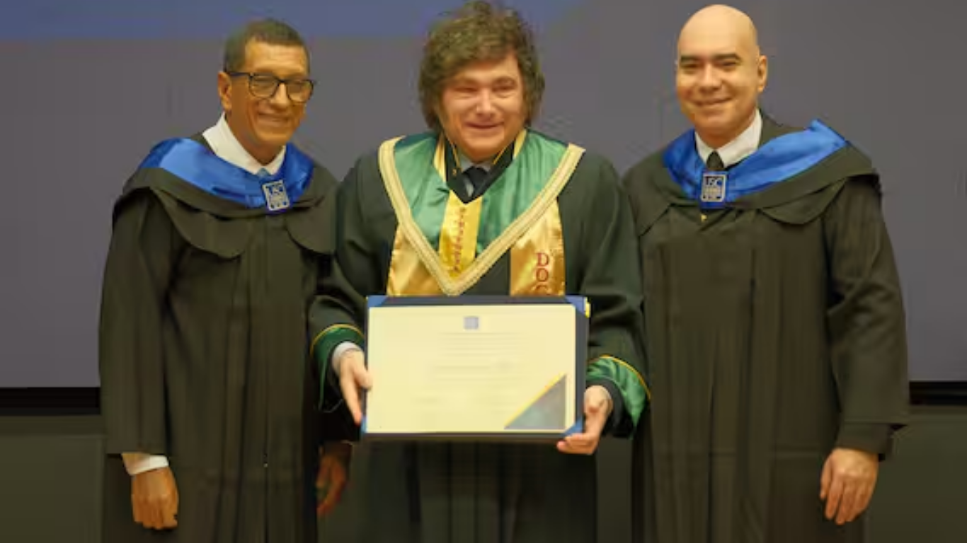 Presidente de argentina, Javier Milei recibe doctorado Honoris Causa en Cali javier milei.