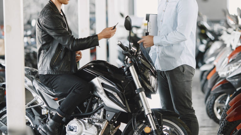 Antes de comprar una moto usada, verifique estos datos en el RUNT moto
