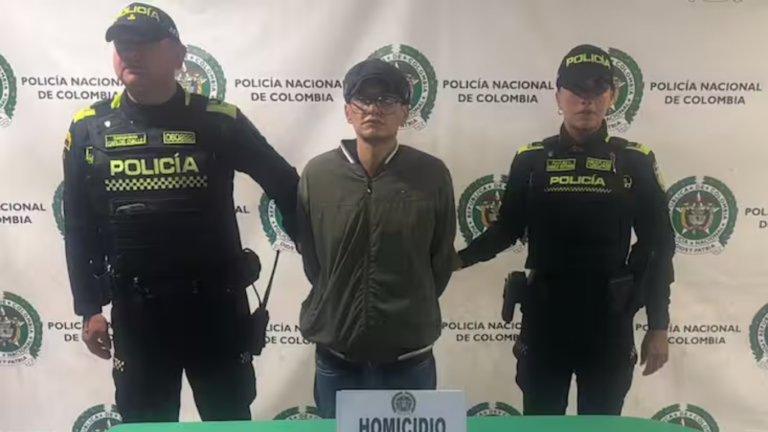 Hombre es señalado de matar y agredir sexualmente a su madre en Kennedy señalado