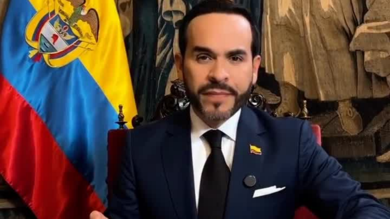 Abelardo de la Espriella firma decreto que levanta suspensión de permisos de porte de armas de fuego decreto
