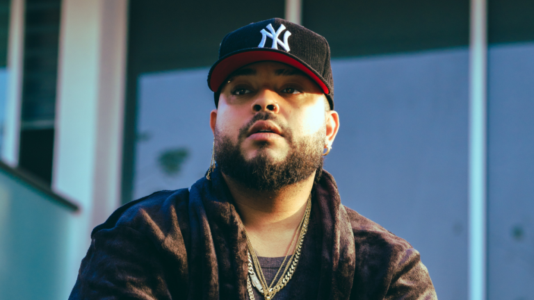 Kevin Flórez regresa con “Sigo Aquí” junto a Mosta Man y Lil Silvio Kevin Flórez en el beat