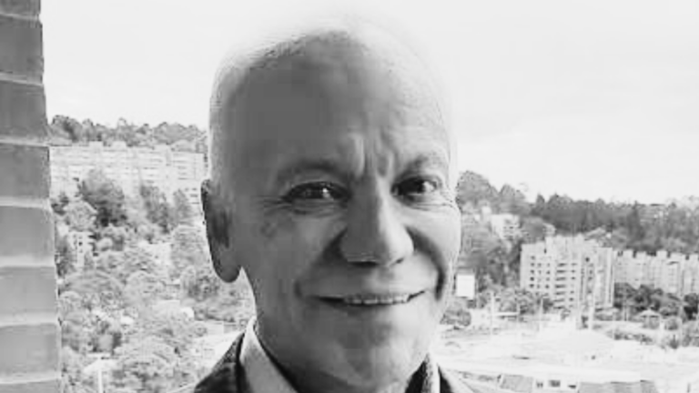 Murió Juan Guillermo Ríos, referente del periodismo colombiano en televisión Juan Guillermo Ríos