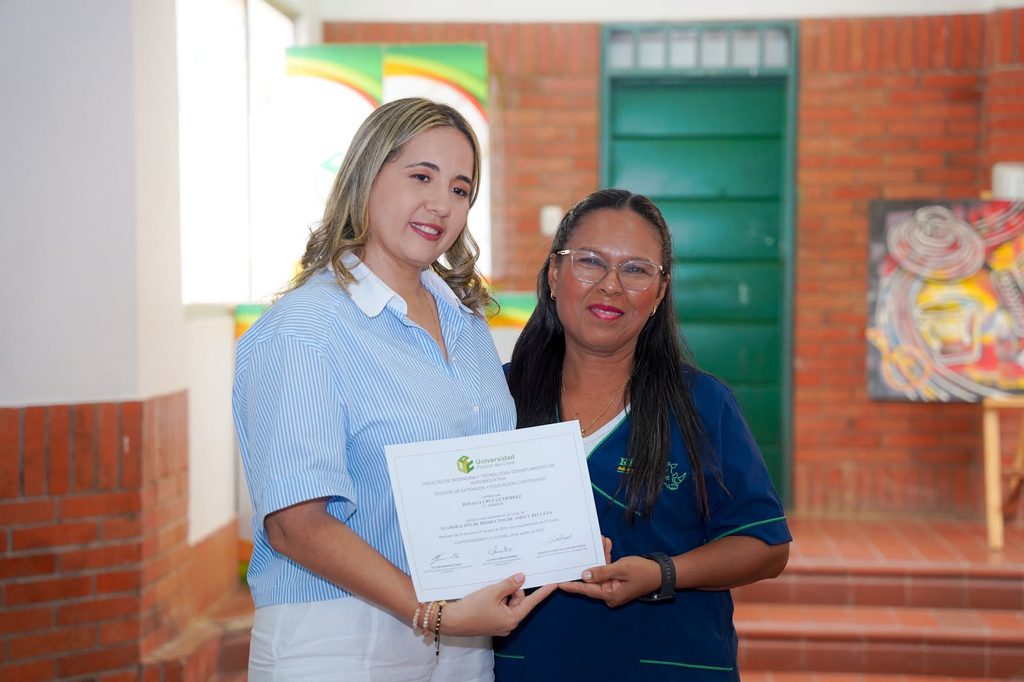 Mujeres de servicios generales de la upc recibieron certificación en aseo y belleza Mujeres de servicios generales de la upc recibieron certificación en aseo y belleza | RTA Noticias