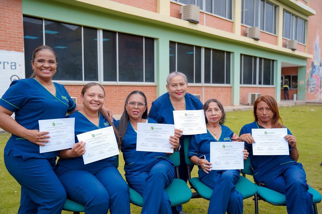 Mujeres de servicios generales de la upc recibieron certificación en aseo y belleza Mujeres de servicios generales de la upc recibieron certificación en aseo y belleza | RTA Noticias