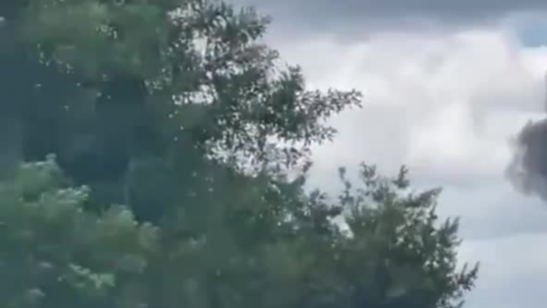 Avión de carga de Amazon se sale de la pista y termina en una carretera de Miami avión de carga