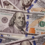 El dólar baja en Colombia y la TRM se ubica en $3.151,73 dólar