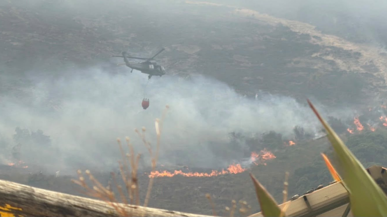 Cerro de San Marcos, en Villa de Leyva, permanece bajo emergencia por incendio forestal incendio forestal en villa de leyva