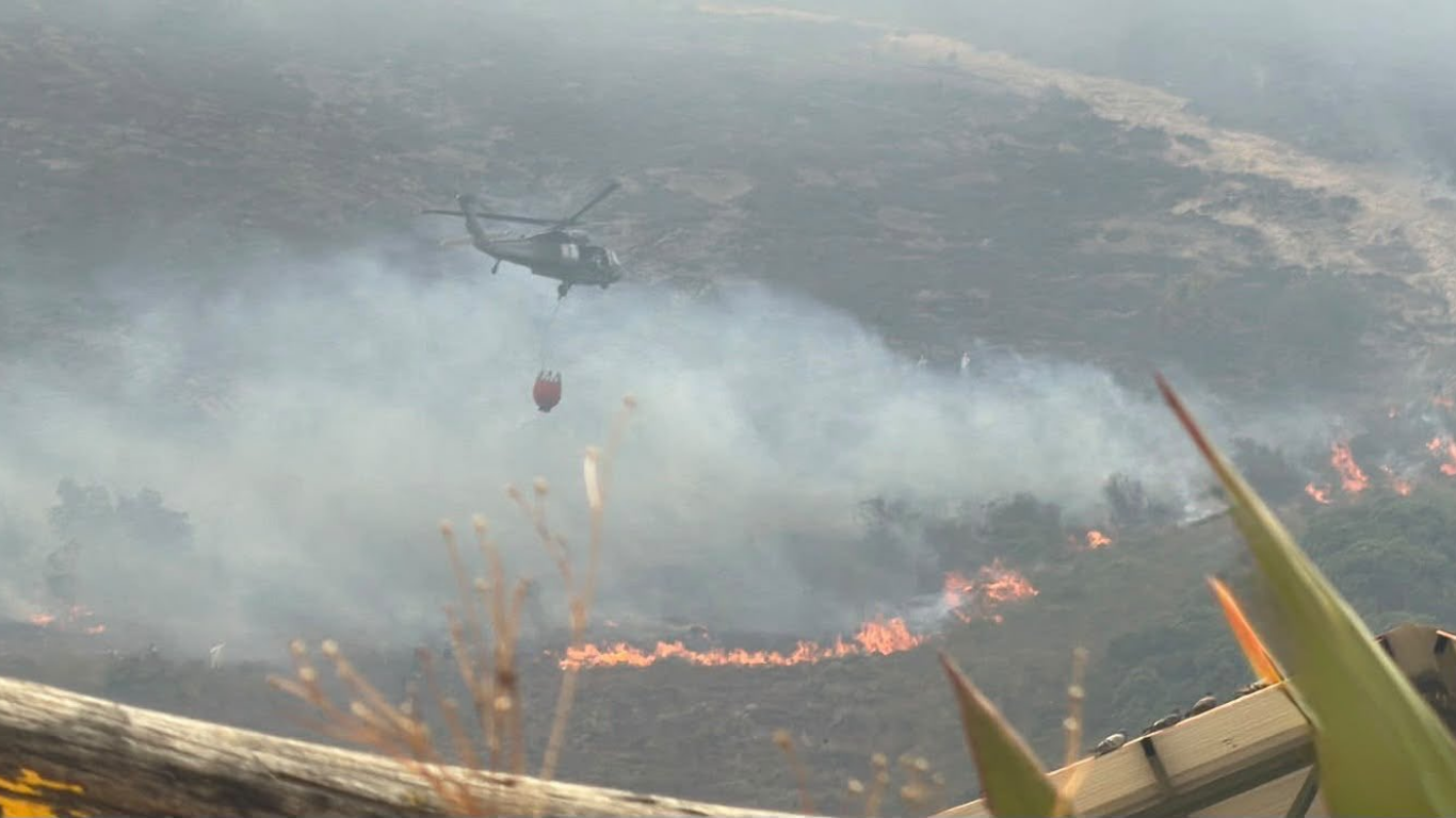 Cerro de San Marcos, en Villa de Leyva, permanece bajo emergencia por incendio forestal incendio forestal en villa de leyva