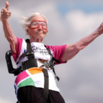Betty Bromage rompió récord Guinness a los 97 años con una peligrosa hazaña aérea Betty Bromage