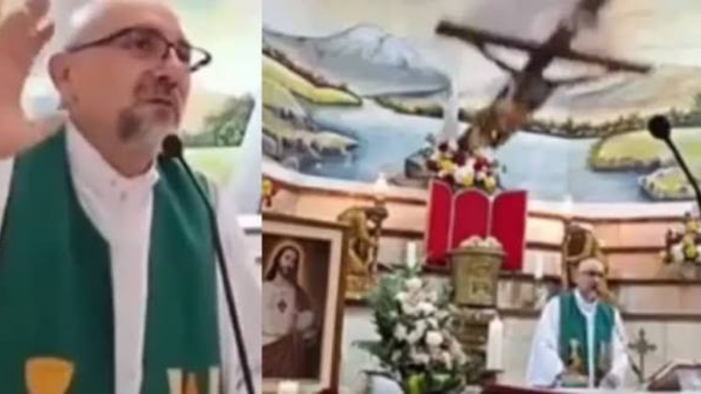 Sacerdote murió al caerle una cruz de madera durante una misa en Ecuador Sacerdote