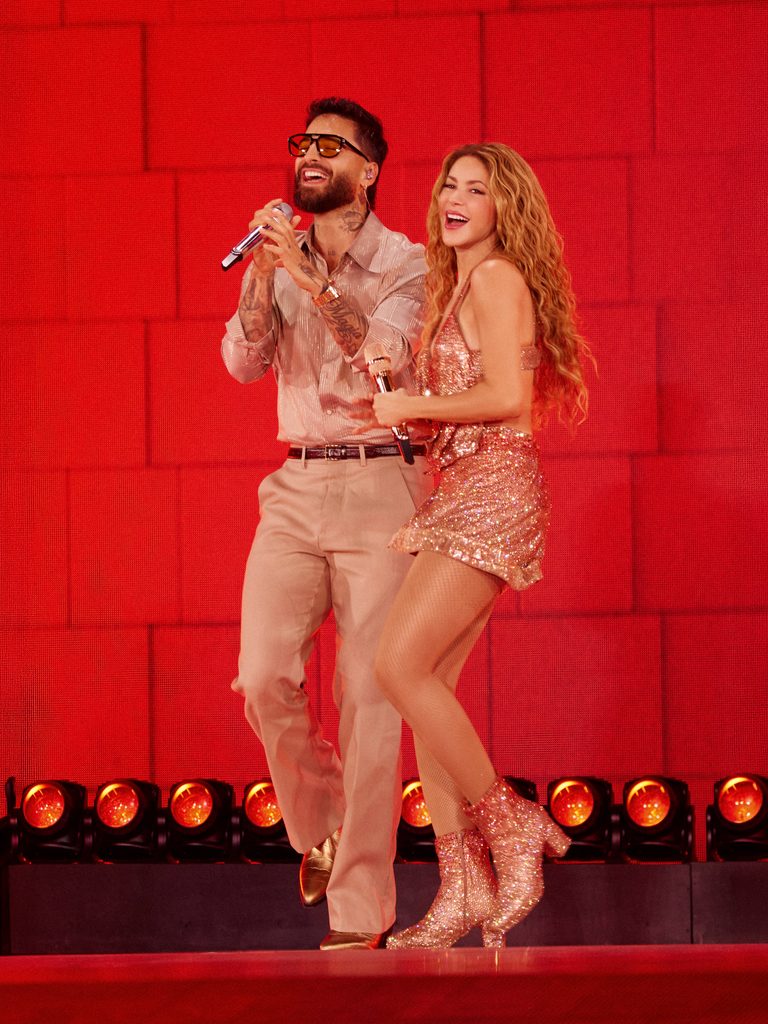 Shakira invitó a Maluma a cantar “AGUA” en Madrid Shakira invitó a Maluma a cantar “AGUA” en Madrid | RTA Noticias