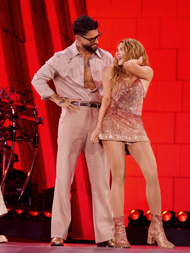 Shakira invitó a Maluma a cantar “AGUA” en Madrid Shakira invitó a Maluma a cantar “AGUA” en Madrid | RTA Noticias