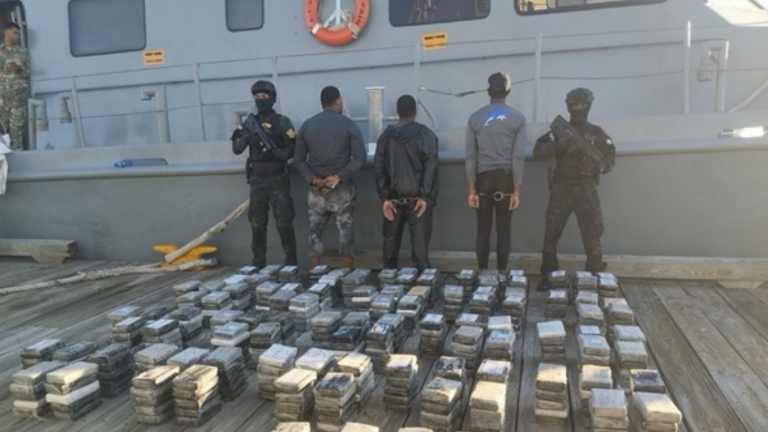 Armada Nacional incautó 568 kilos de cocaína en aguas de República Dominicana Armada Nacional reportó la captura de tres ciudadanos dominicanos