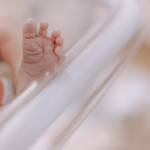 Bebé de cinco meses está en UCI tras brutal golpiza presuntamente propinada por su papá en Itagüí bebé